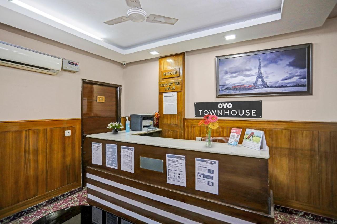Hotel O Shivam Guest House New Delhi Buitenkant foto