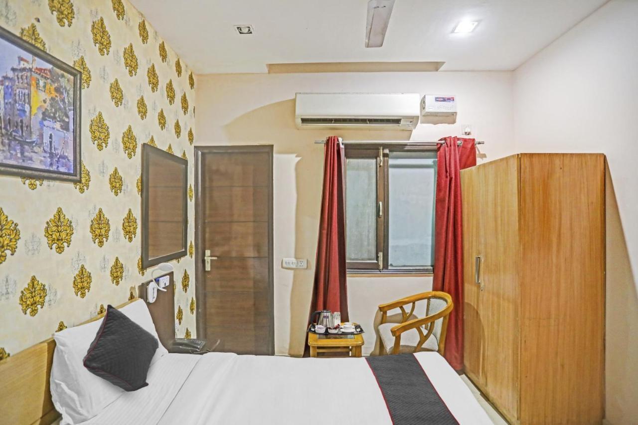 Hotel O Shivam Guest House New Delhi Buitenkant foto