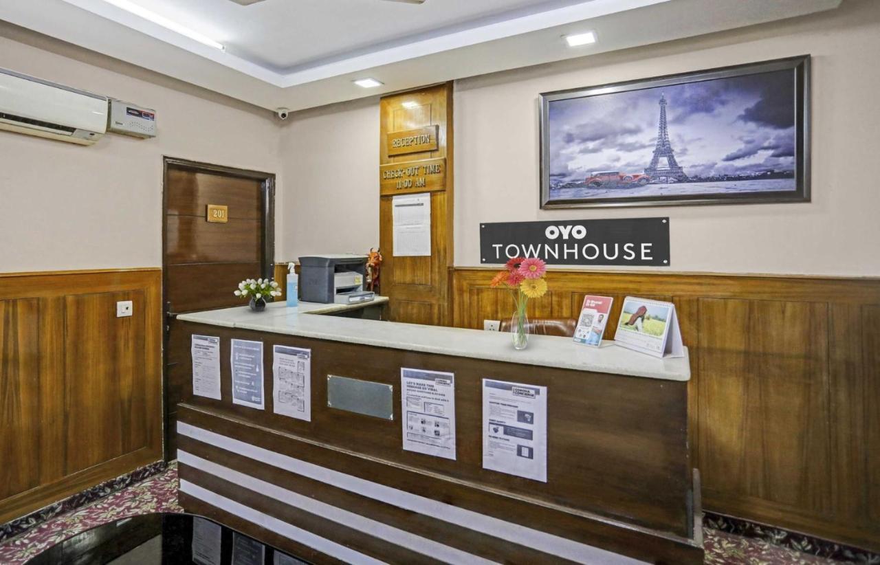 Hotel O Shivam Guest House New Delhi Buitenkant foto