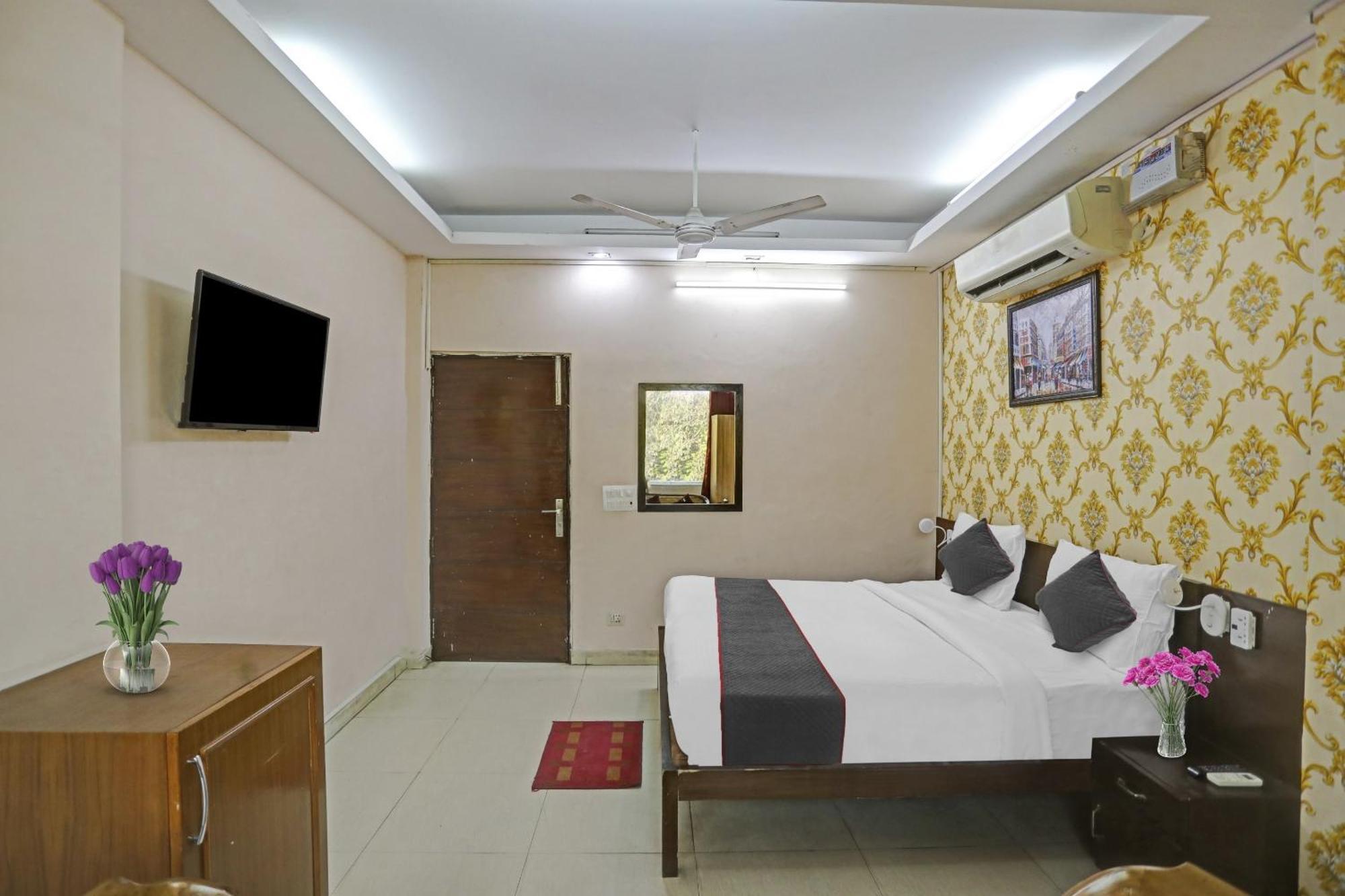 Hotel O Shivam Guest House New Delhi Buitenkant foto