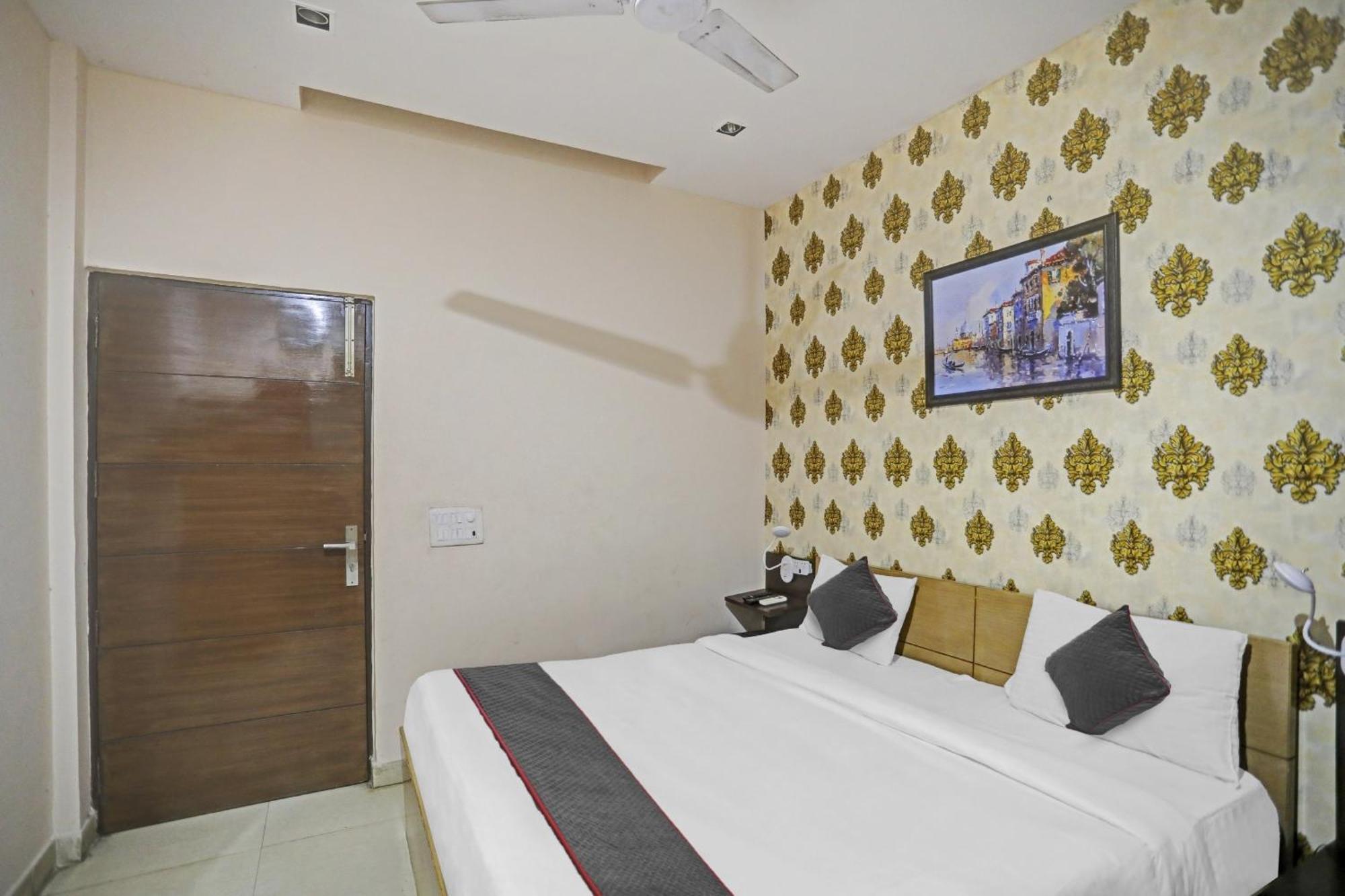 Hotel O Shivam Guest House New Delhi Buitenkant foto
