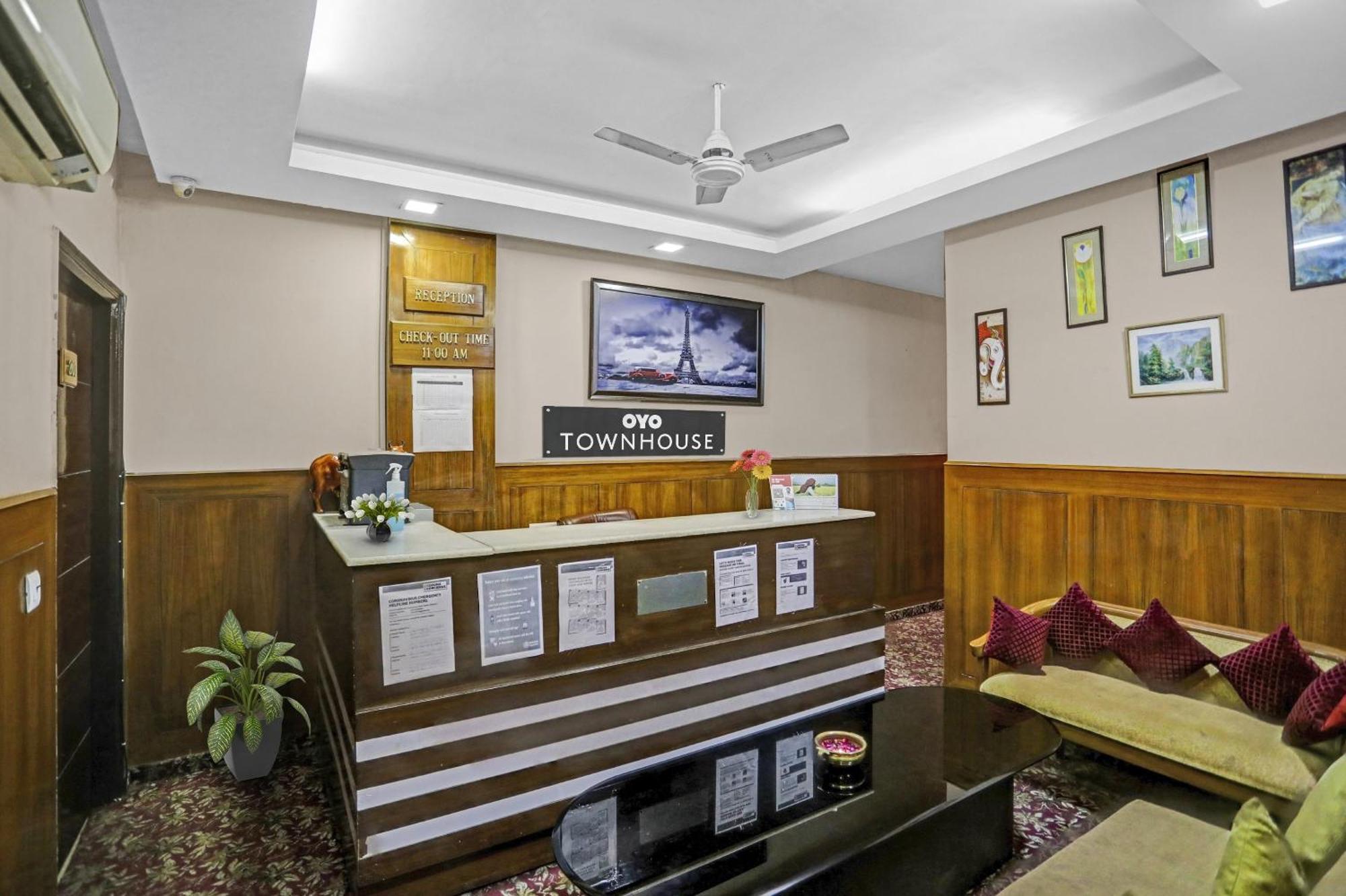 Hotel O Shivam Guest House New Delhi Buitenkant foto