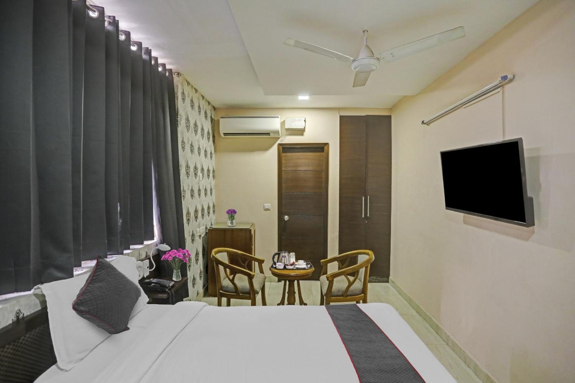Hotel O Shivam Guest House New Delhi Buitenkant foto