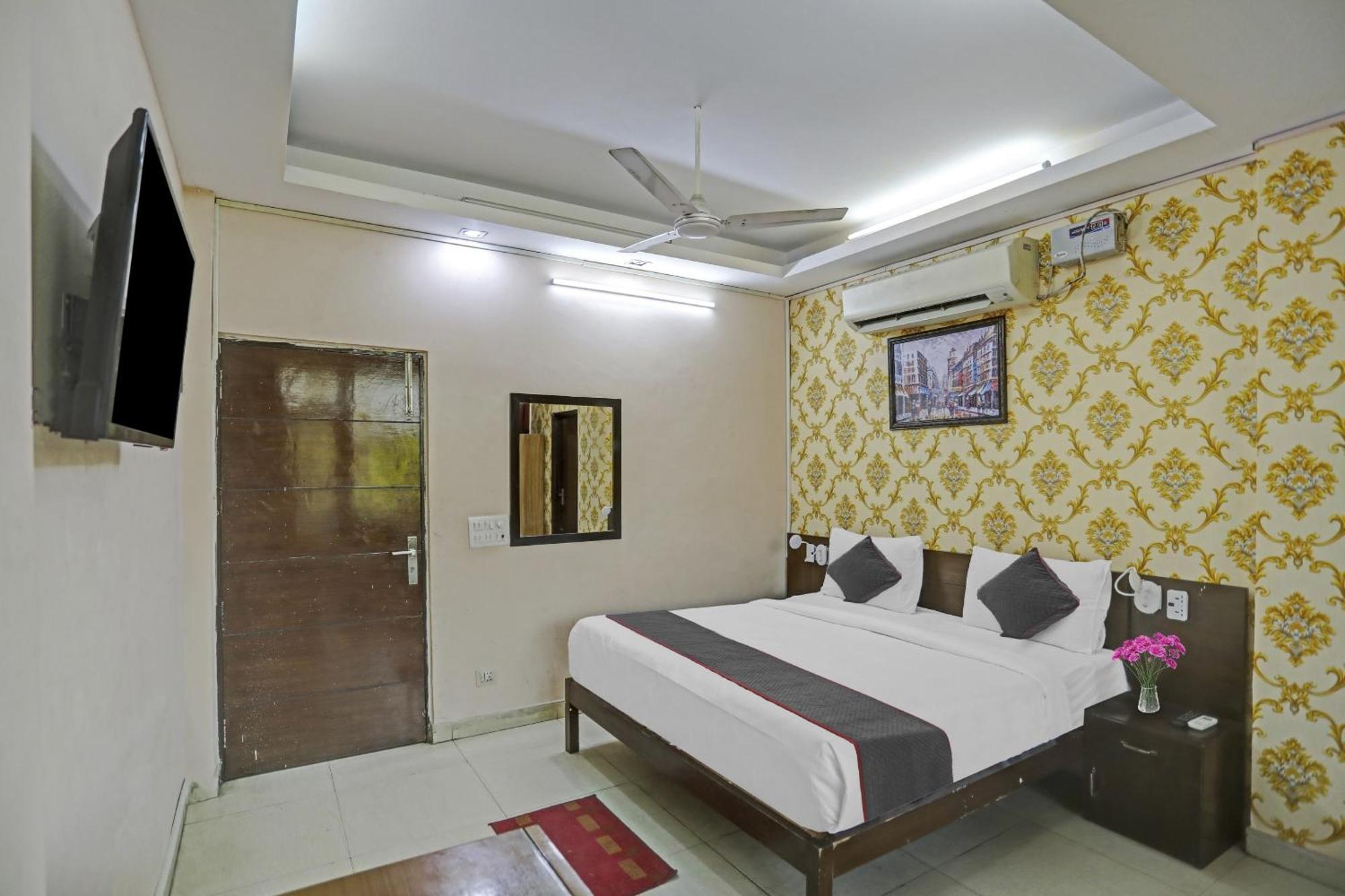 Hotel O Shivam Guest House New Delhi Buitenkant foto