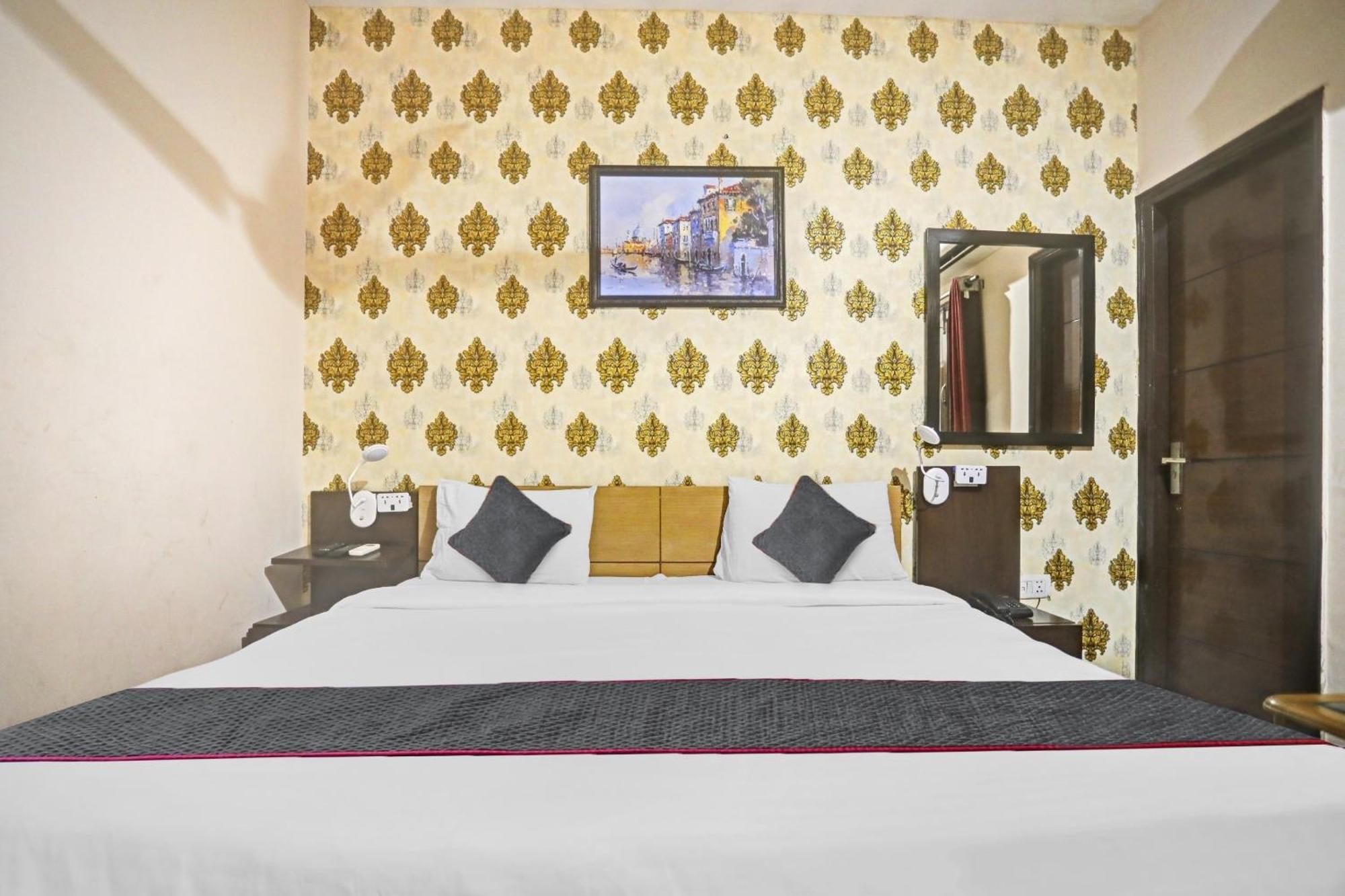 Hotel O Shivam Guest House New Delhi Buitenkant foto