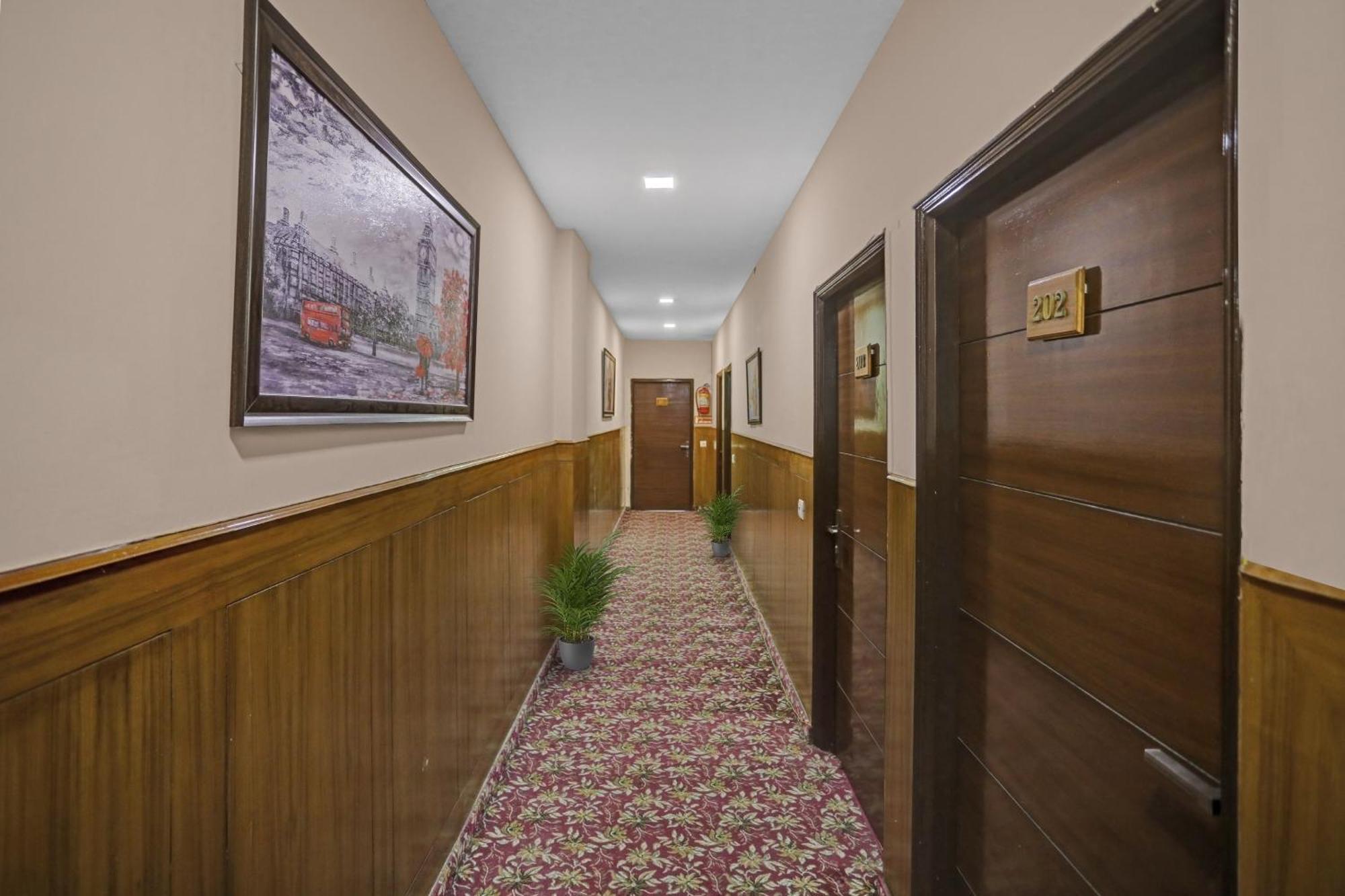 Hotel O Shivam Guest House New Delhi Buitenkant foto