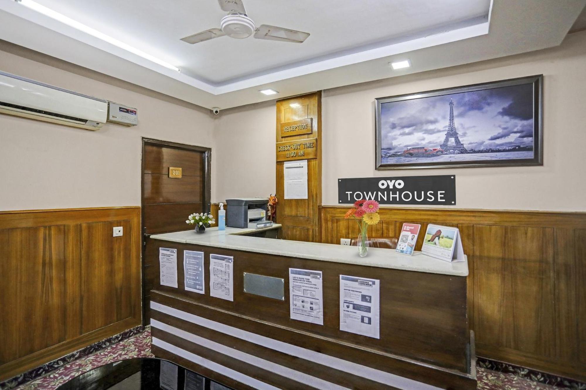 Hotel O Shivam Guest House New Delhi Buitenkant foto