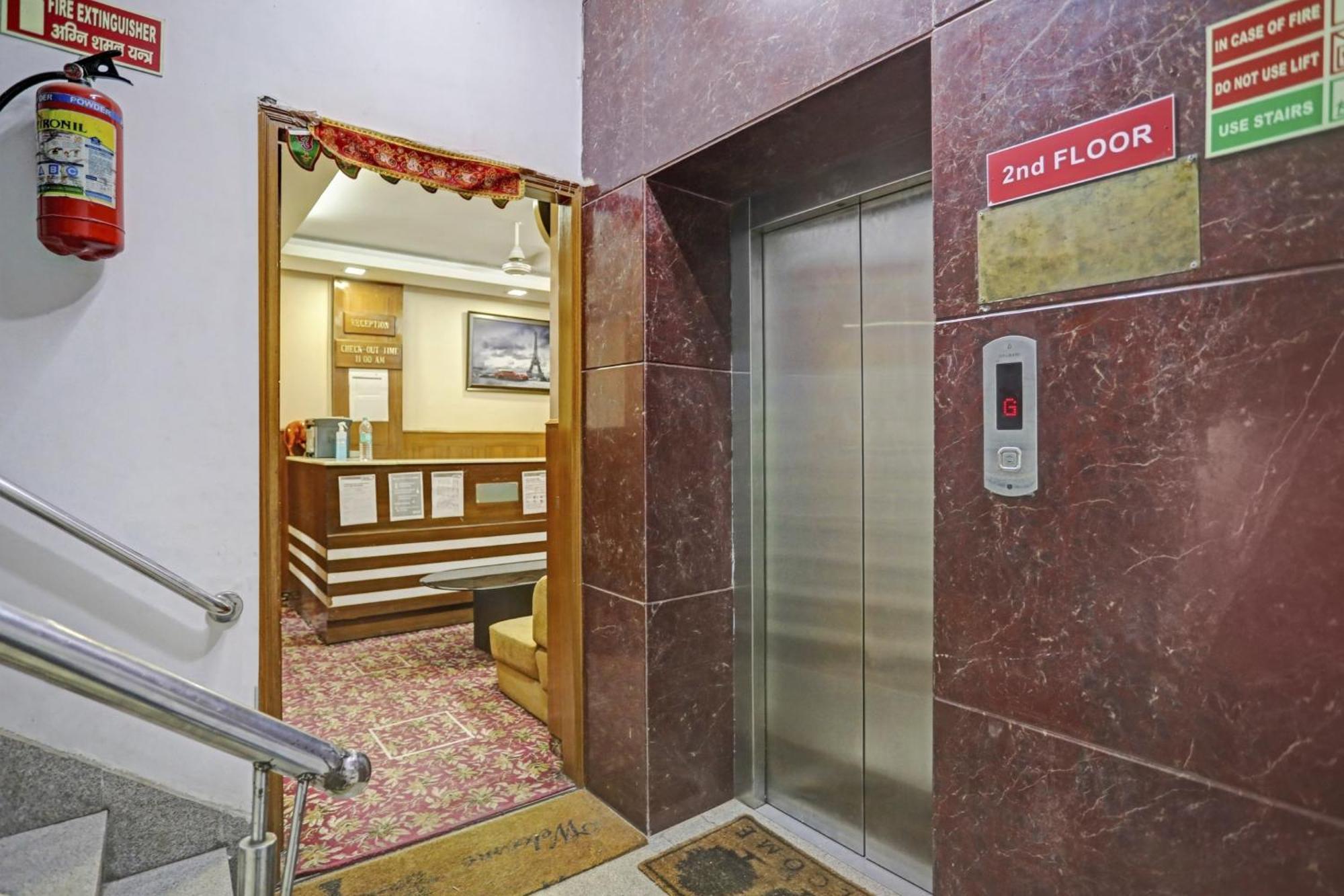 Hotel O Shivam Guest House New Delhi Buitenkant foto